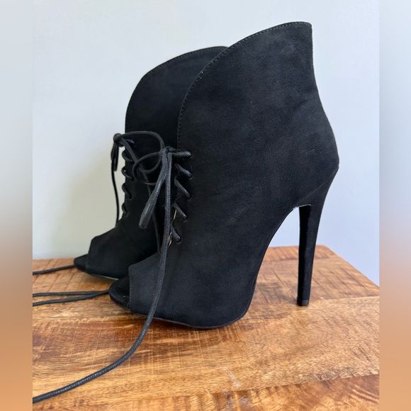Black Suede Lace-up Heeled Booties. Veryn JustFab. Size 7 - Picture 12 of 14